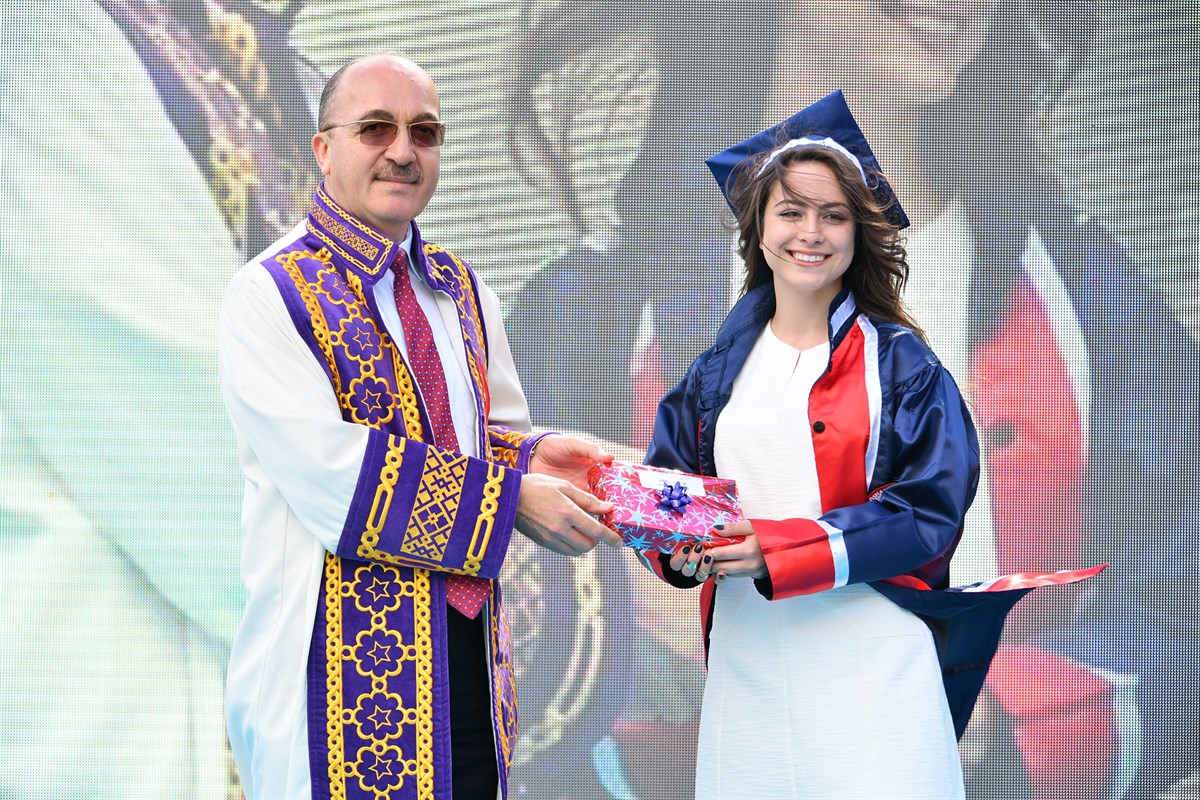 gumushane universitesi nin 2017 2018 egitim ogretim yili mezuniyet toreni gerceklestirildi