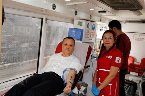 Valimiz "Kan Vermek Hayat Kurtarır" Mottosuyla Kızılay'a Kan Bağışında Bulundu